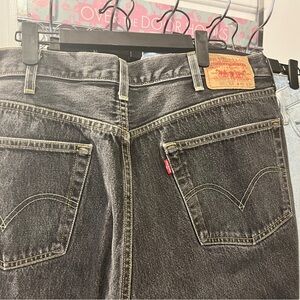 Levi’s 501 XX Vinatge AUTHENTIC
Button fly zipped. Men's Black Jeans